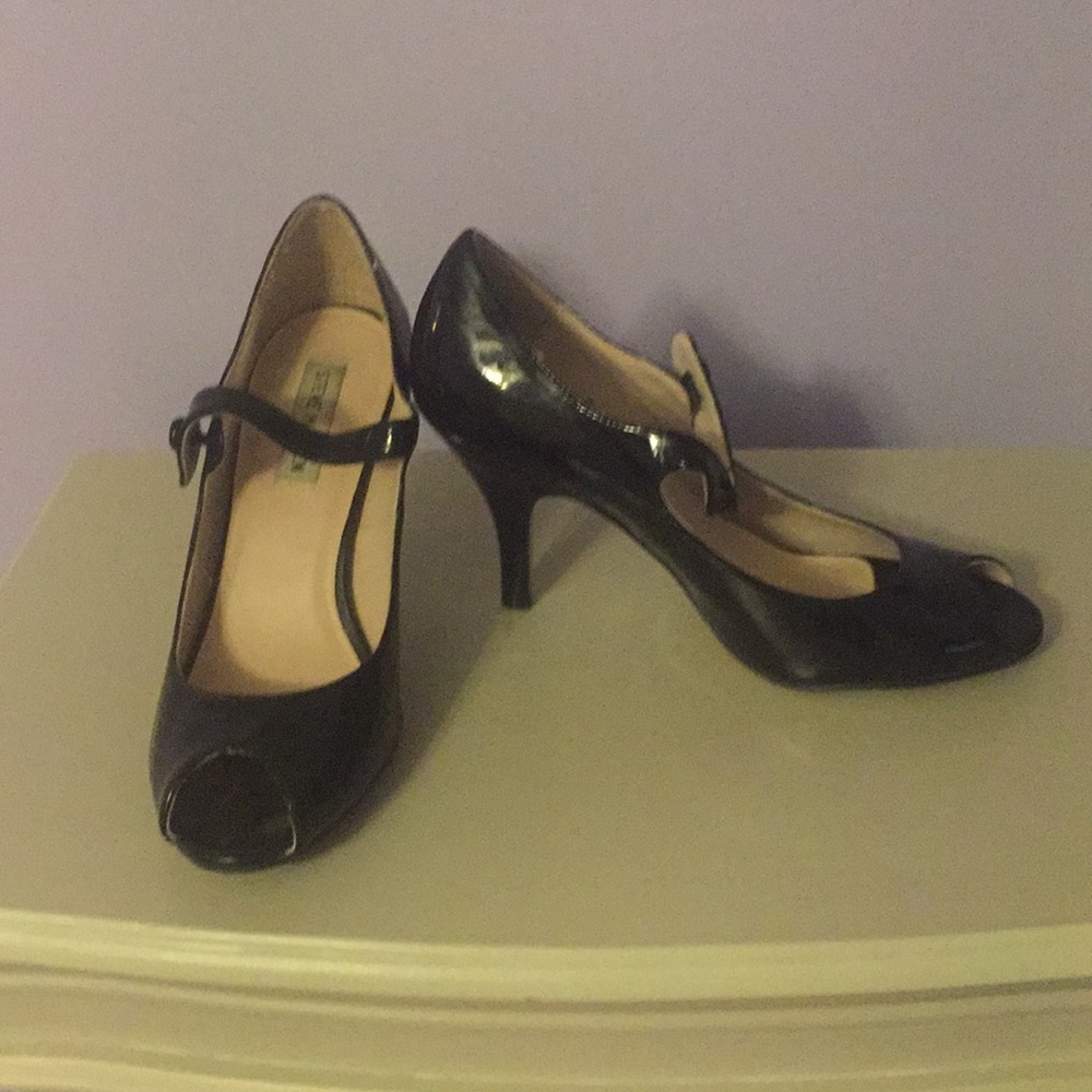 Steve Madden Patent 7.5 peep toe heels